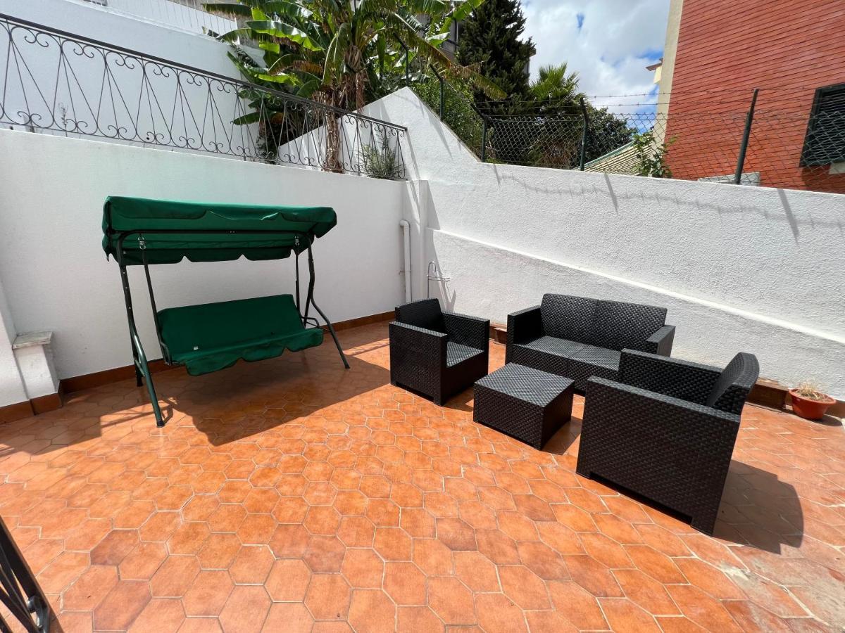Oeiras Beach Private Room 9 - Double Bedroom With Shared Bathroom & Terrace Оэйраш Экстерьер фото