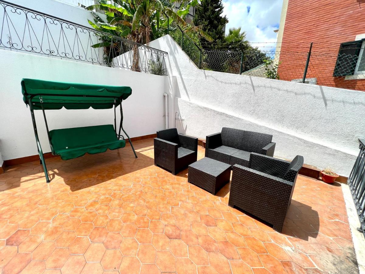 Oeiras Beach Private Room 9 - Double Bedroom With Shared Bathroom & Terrace Оэйраш Экстерьер фото
