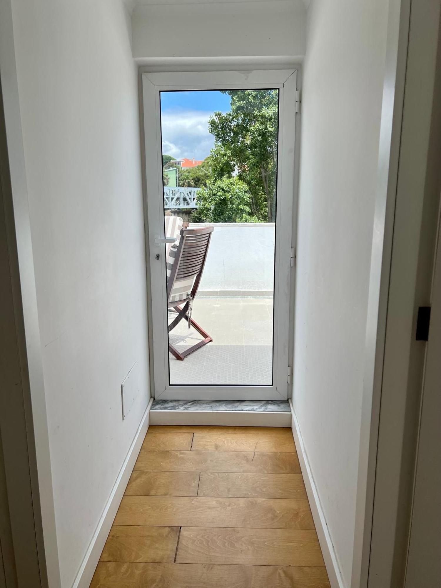 Oeiras Beach Private Room 9 - Double Bedroom With Shared Bathroom & Terrace Оэйраш Экстерьер фото