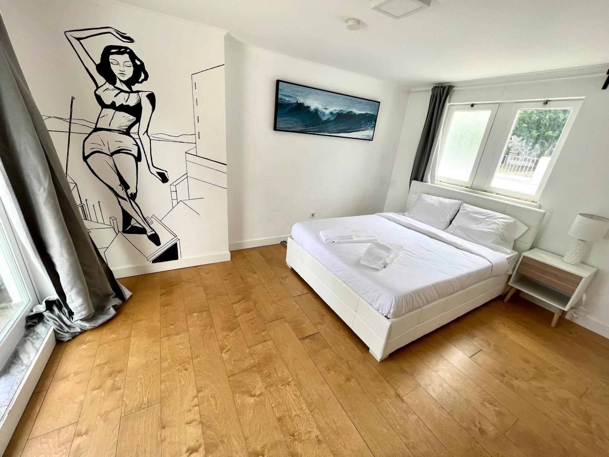 Oeiras Beach Private Room 9 - Double Bedroom With Shared Bathroom & Terrace Оэйраш Экстерьер фото
