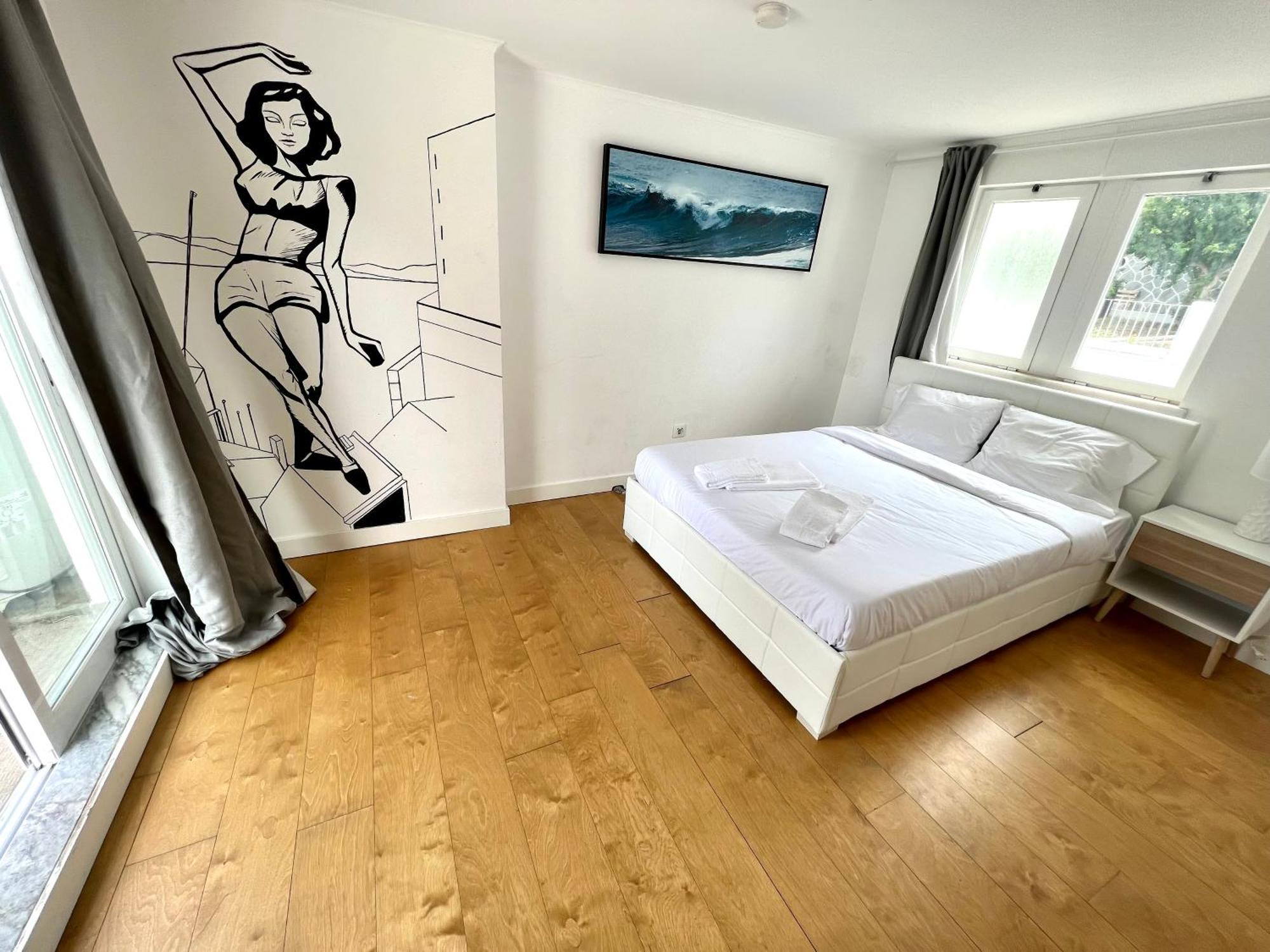 Oeiras Beach Private Room 9 - Double Bedroom With Shared Bathroom & Terrace Оэйраш Экстерьер фото